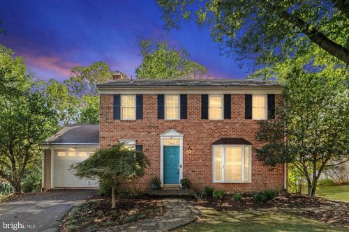 411 Center St N, VIENNA, VA, 22180-4110 | Card Image