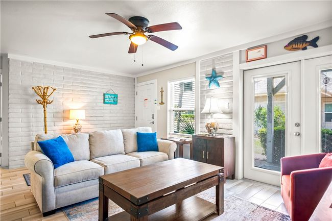 APT-136 - 4901 State Highway 361, Condo with 2 bedrooms, 2 bathrooms and null parking in Port Aransas TX | Image 4