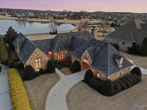 19 Lake Forest Blvd Sw, Huntsville, AL, 35824-4042 | Card Image