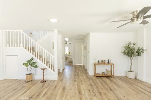 229 La Verne Ave, Long Beach, CA, 90803-3516 | Card Image