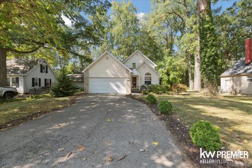 9301 Cardwell St, Livonia, MI, 48150-4103 | Card Image