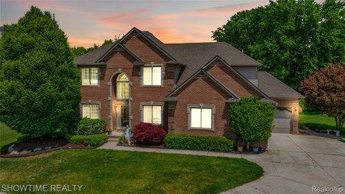 18483 Tarpey Dr, Macomb, MI, 48044-5652 | Card Image