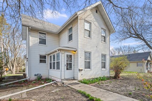 402 E Pleasant St, Davenport, IA, 52803-3048 | Card Image