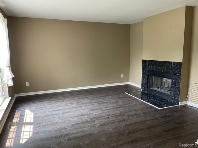 47000 Harbour Pointe Ct, House other with 4 bedrooms, 3 bathrooms and null parking in Van Buren Twp MI | Image 6