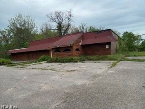 200 Olive St, Grand River, OH, 44045-8220 | Card Image