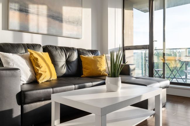 706 - 2959 Glen Dr, Condo with 1 bedrooms, 1 bathrooms and 1 parking in Coquitlam BC | Image 5