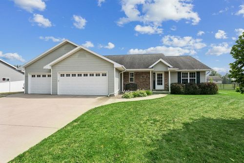 388 Wooden Shoe Circle, Holland, WI, 54130 | Card Image