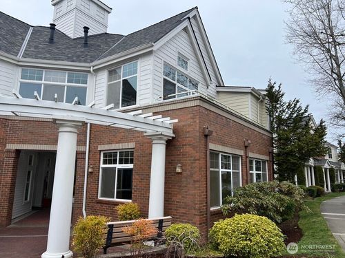 1606-1400 Huckleberry Ln, Issaquah, WA, 98029-8939 | Card Image