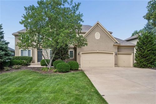 5427 W 164th Pl, Overland Park, KS, 66085-8121 | Card Image