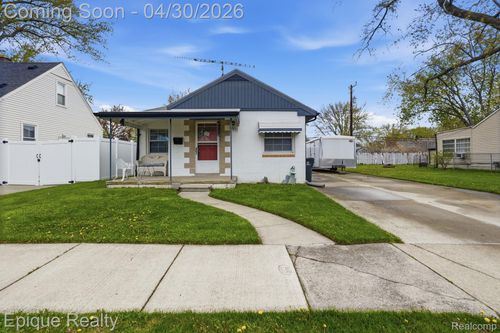 22449 California St, Saint Clair Shores, MI, 48080-3822 | Card Image