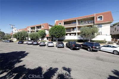 104 - E Oak Avenue, Condo with 2 bedrooms, 2 bathrooms and 2 parking in El Segundo CA | Image 1