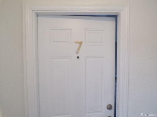 apt-7-38550 Meadowdale St, Clinton Twp, MI, 48036-3533 | Card Image