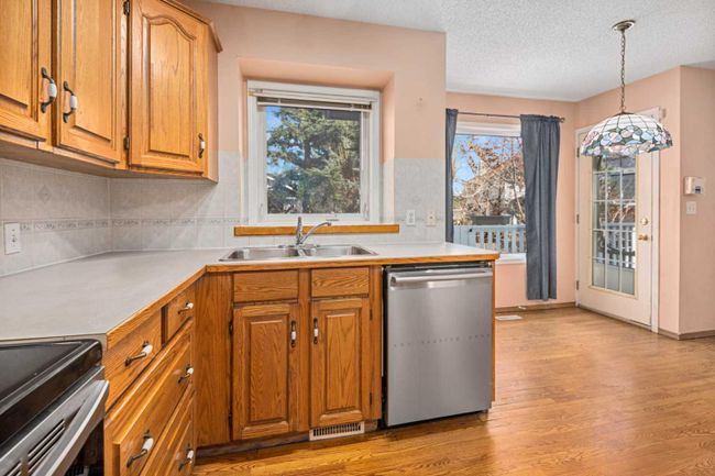 60 Chaparral Road Se, Home with 3 bedrooms, 3 bathrooms and 4 parking in Calgary AB | Image 10