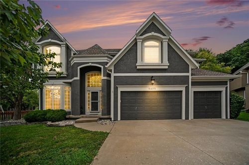 5605 Ne Misty Meadow Pl, Lee's Summit, MO, 64064-2367 | Card Image