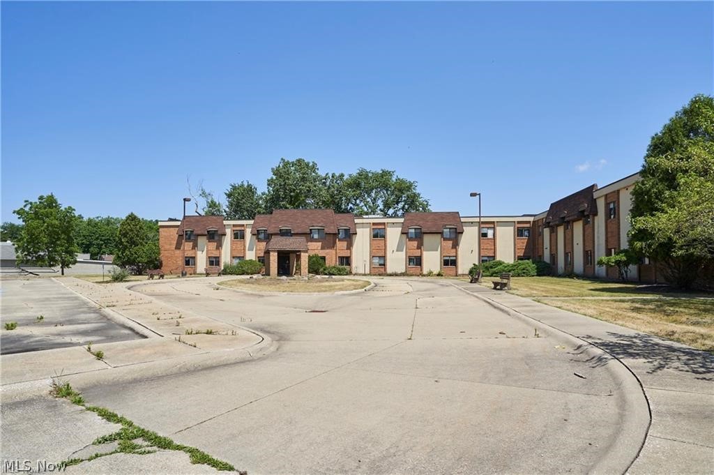 Commercial Sale in Maple Heights 3