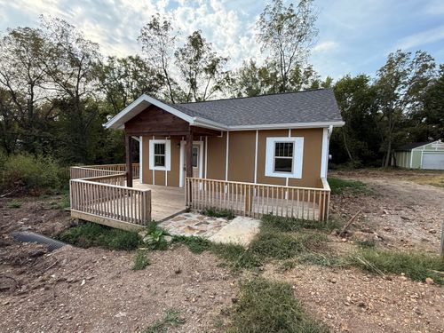 604 E Bertha St, Humansville, MO, 65674-8581 | Card Image