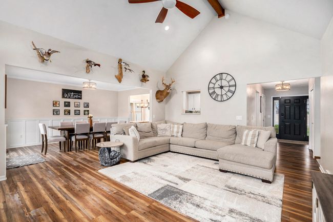 Vaulted Ceiling | Image 5