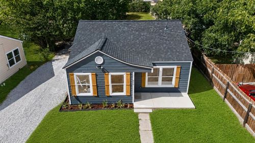 805 Adkins St, Bowie, TX, 76230-4701 | Card Image