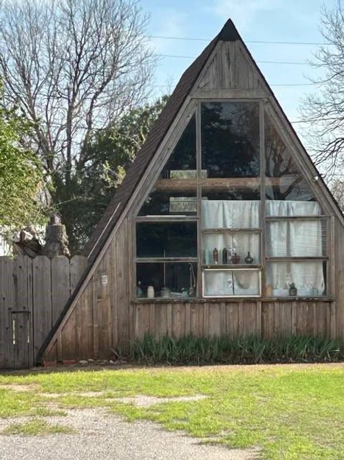 506 E Oklahoma St, Walters, OK, 73572-1624 | Card Image