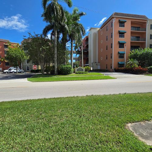 apt-105-1610 Presidential Way, West Palm Beach, FL, 33401-1827 | Card Image