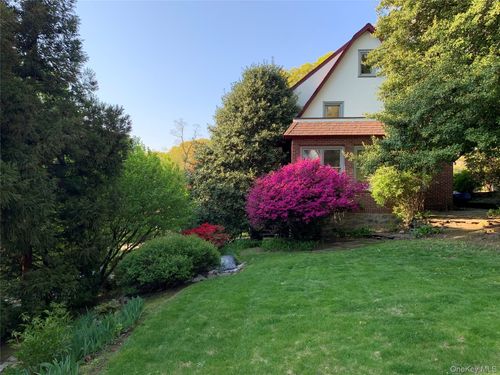 61 Pinecrest Dr, Hastings On Hudson, NY, 10706-3701 | Card Image