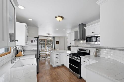 8055 Curtis Ln, Eden Prairie, MN, 55347-1109 | Card Image