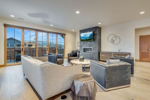 301-325 Central Ave, Whitefish, MT, 59937-2663 | Card Image