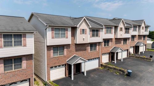 25 Ocean View Dr, Morgantown, WV, 26505-2881 | Card Image