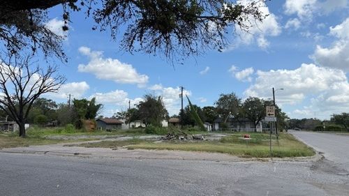 801 Hamilton St, Sinton, TX, 78387-2716 | Card Image