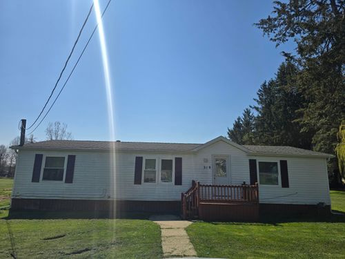 218 E Lake St, Crystal, MI, 48818-8677 | Card Image