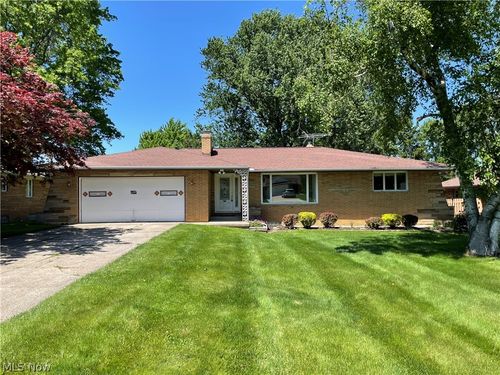 729 E Parkhaven Dr, Seven Hills, OH, 44131-3913 | Card Image