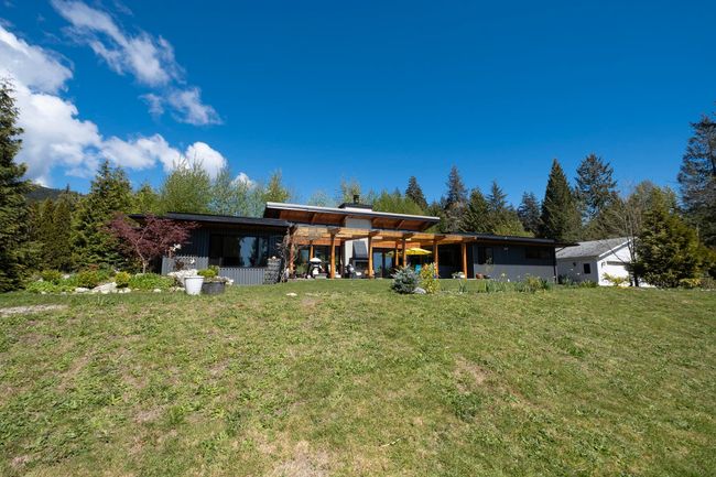 996 Reed Road, House other with 3 bedrooms, 3 bathrooms and 12 parking in Gibsons BC | Image 27