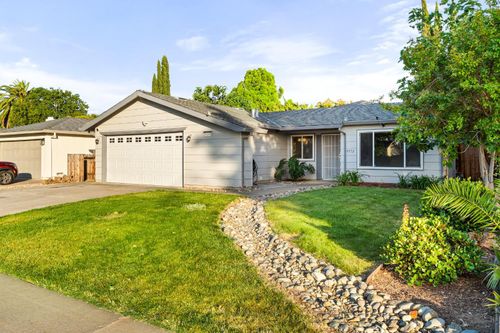 9372 Snowbird Way, Sacramento, CA, 95826 | Card Image