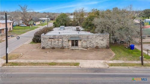 212 E Morris St, Yoakum, TX, 77995-4051 | Card Image