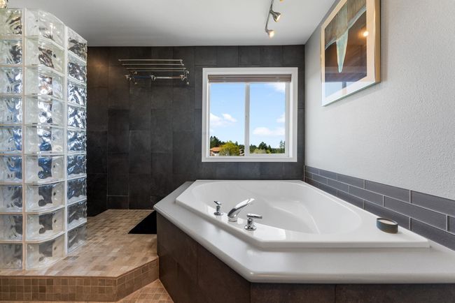 1804 S Viewcrest Ln, Condo with 4 bedrooms, 4 bathrooms and null parking in Spokane Valley WA | Image 31