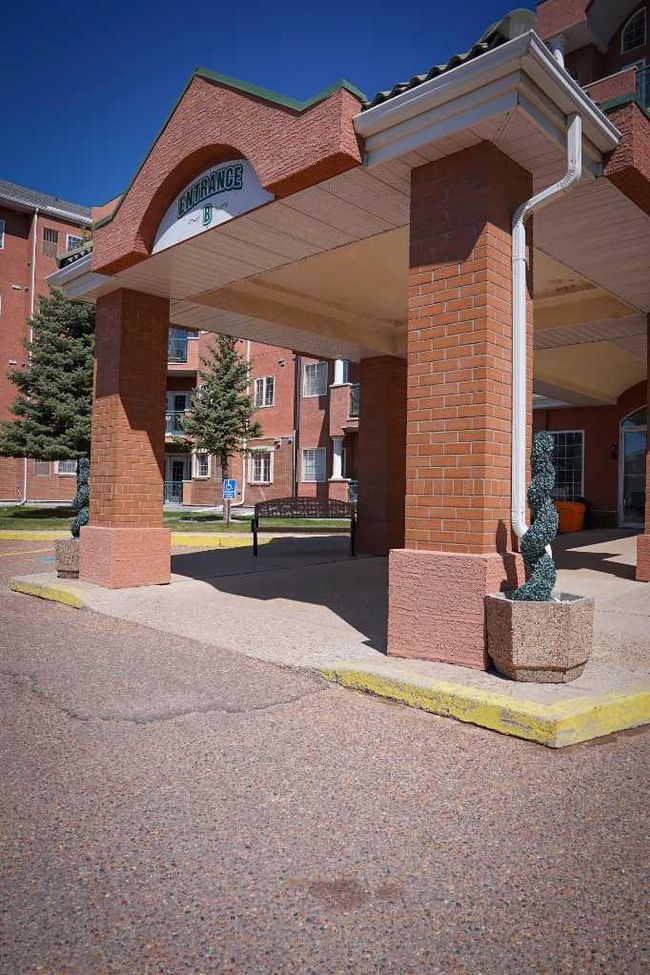 323 - 278 Park Meadows Drive Se, Home with 2 bedrooms, 2 bathrooms and 2 parking in Medicine Hat AB | Image 2