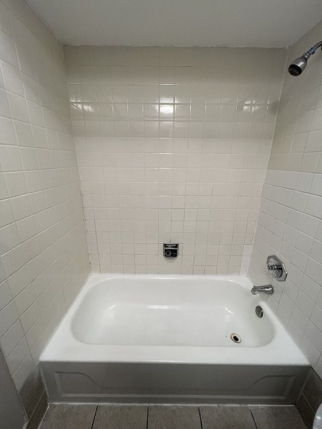 A2 - 3448 Salem Walk # Bg, Condo with 2 bedrooms, 1 bathrooms and 1 parking in Northbrook IL | Image 6