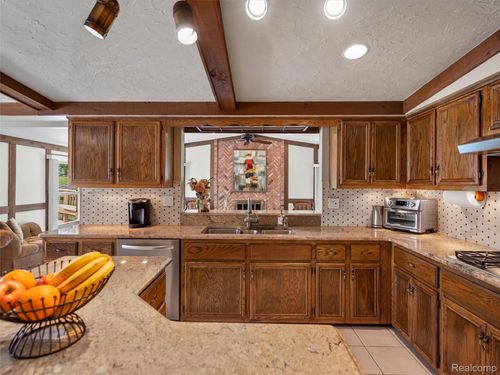 1732 Rapids Way, Rochester Hills, MI, 48309-3217 | Card Image