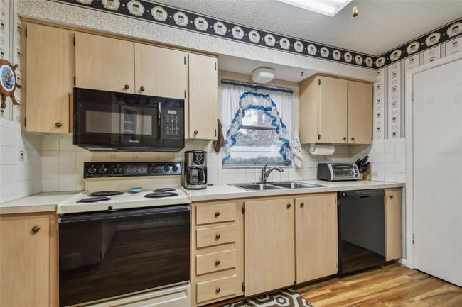 Kitchen | Image 16