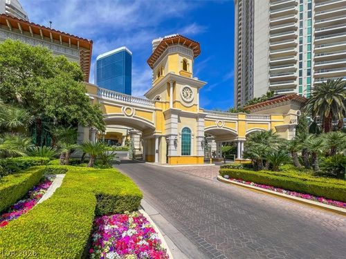 2605-2747 Paradise Rd, Las Vegas, NV, 89109-9060 | Card Image
