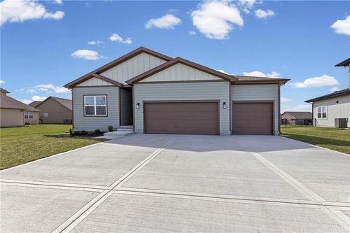 18549 W 193rd St, Spring Hill, KS, 66083-8498 | Card Image