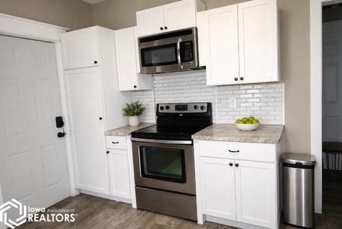 2707 College Ave, Des Moines, IA, 50311-2933 | Card Image