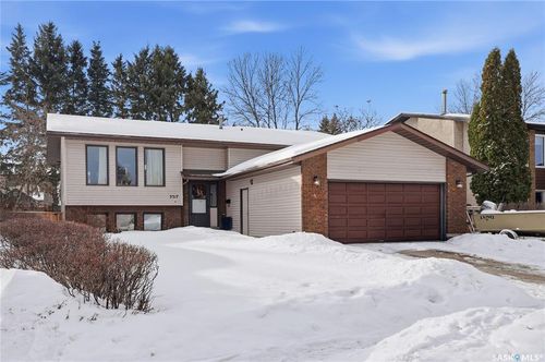 3317 Eagle Cres, Prince Albert, SK, S6V7R1 | Card Image