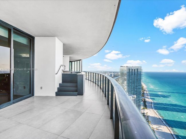 APT-5505 - 18555 Collins Ave, Condo with 3 bedrooms, 5 bathrooms and null parking in Sunny Isles Beach FL | Image 4