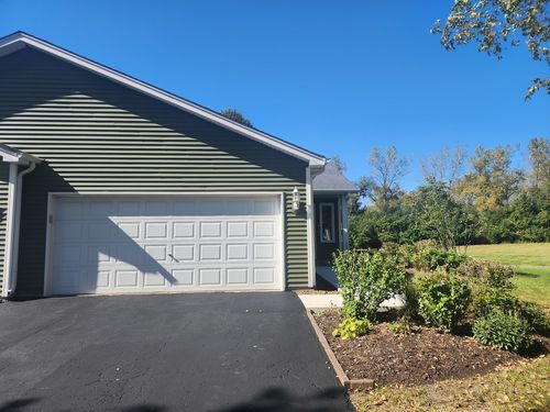 30 S Walnut Dr, North Aurora, IL, 60542-1545 | Card Image