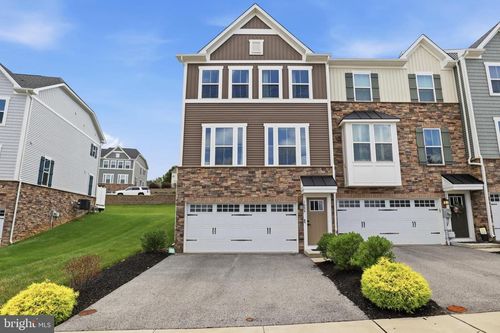 24-1054 Rosecroft Ln, YORK, PA, 17403-9476 | Card Image