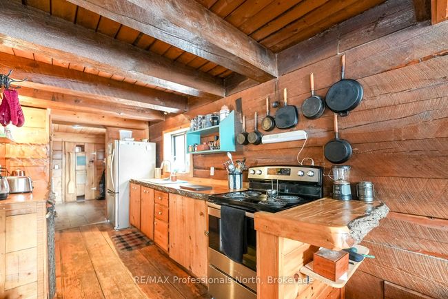 1015 Calbrett Rd, House other with 1 bedrooms, 1 bathrooms and 5 parking in Haliburton ON | Image 6