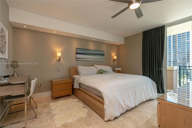 APT-1005 - 17555 Atlantic Blvd, Condo with 2 bedrooms, 2 bathrooms and null parking in Sunny Isles Beach FL | Image 12