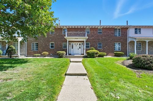 apt-32-98 Fuller St, Ludlow, MA, 01056-2381 | Card Image