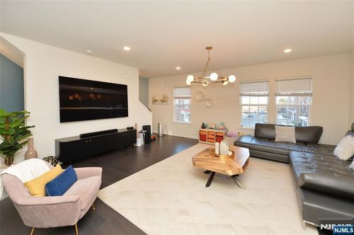 80 Landmark Ln, Fair Lawn, NJ, 07410-3349 | Card Image